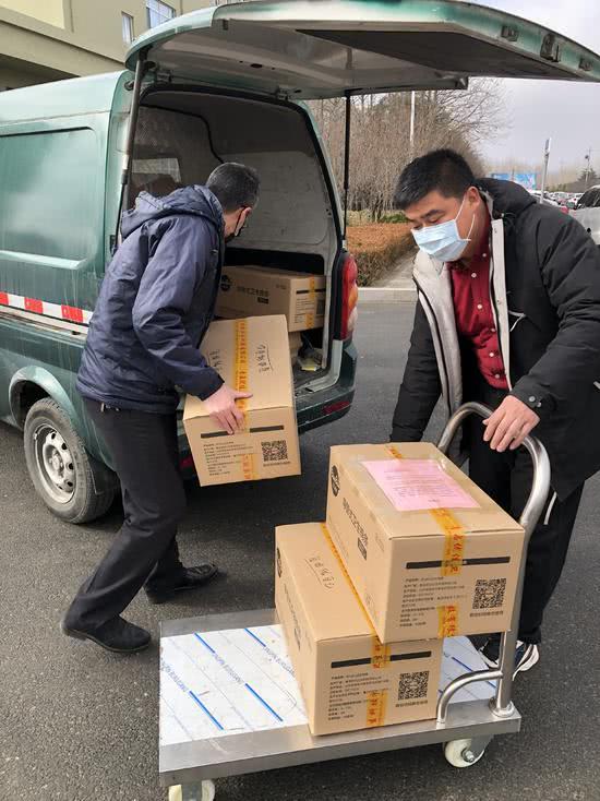 驰援千里送关爱 西海岸新区用心呵护战地玫瑰的“代驾”服务